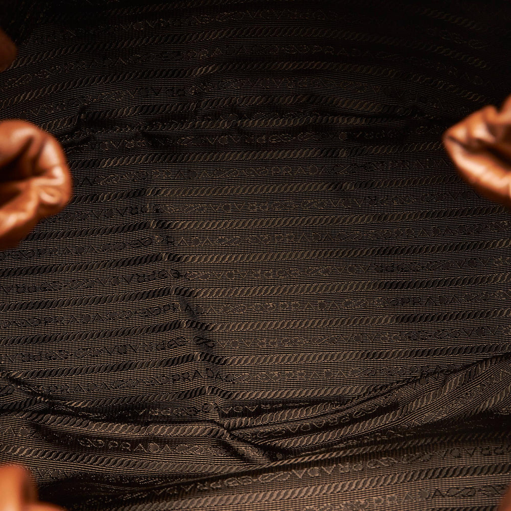 Prada Calf Leather Tote (SHG-7BWWwO)