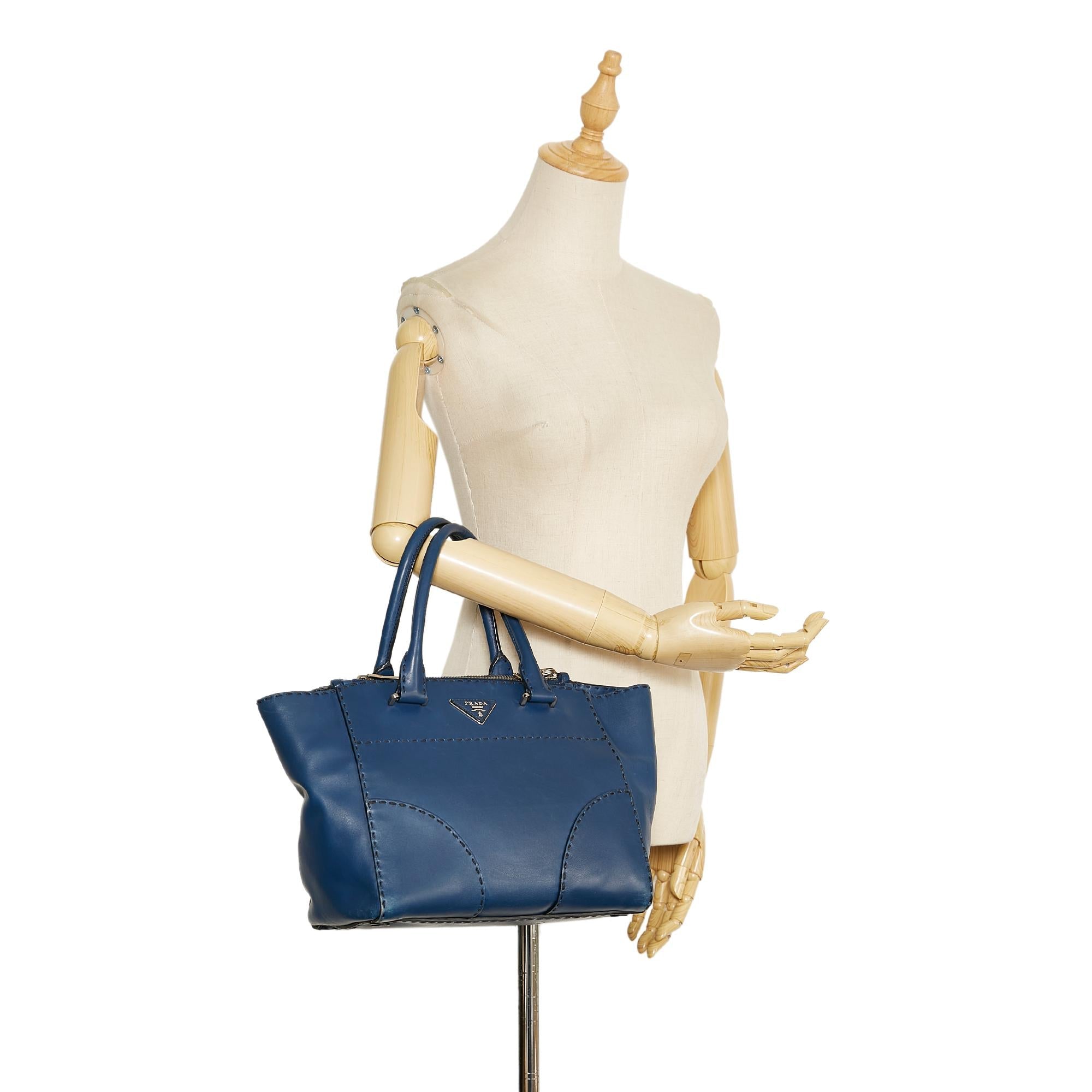 Prada Calfskin Stitched Handbag (SHG-JgY2rH)