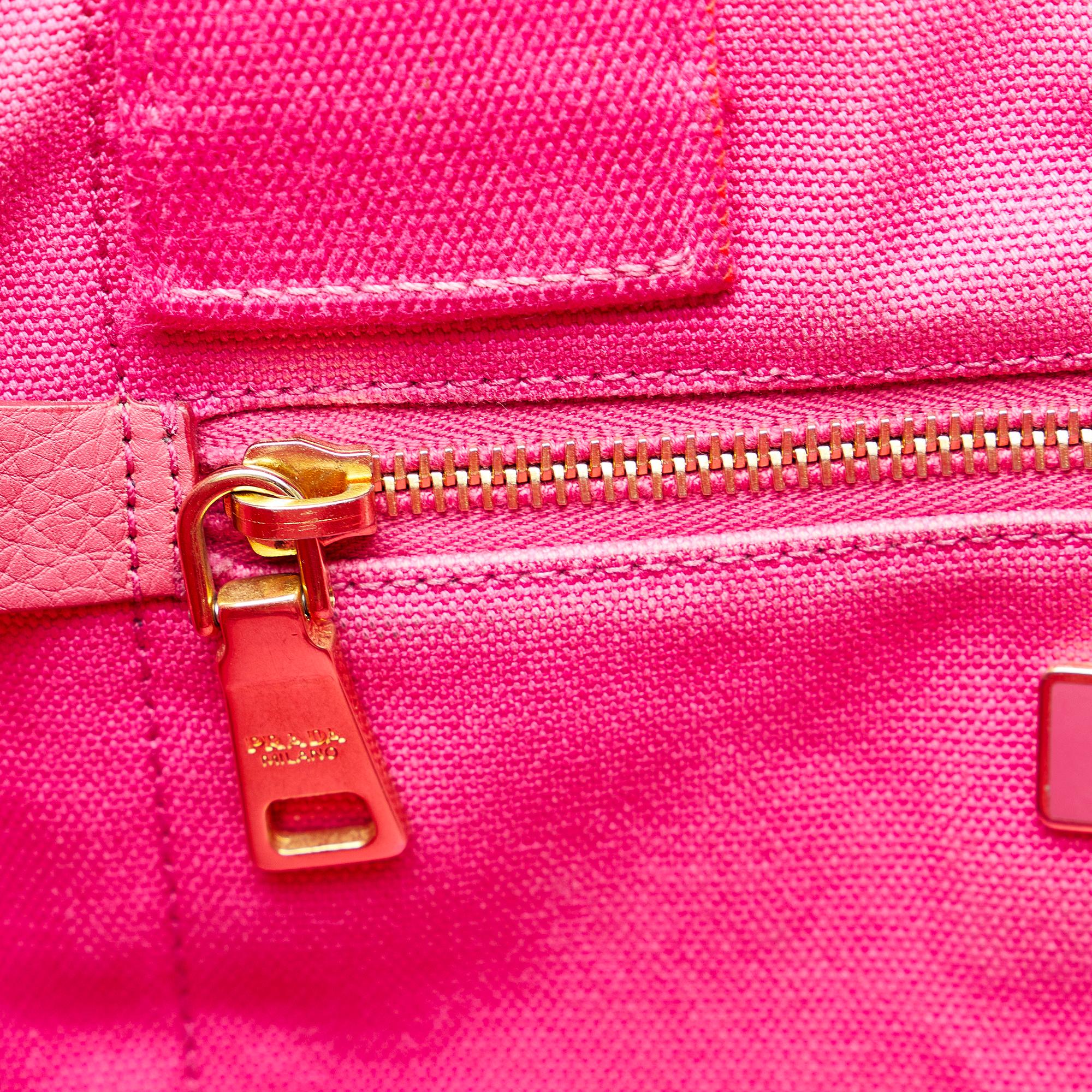 Prada Canapa Logo Tote (SHG-Y9gyCM)