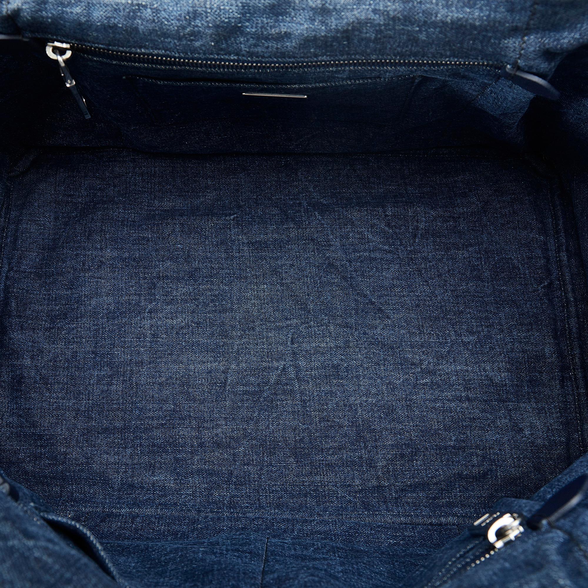 Prada Canapa Studded Handbag (SHG-VPGSgu)