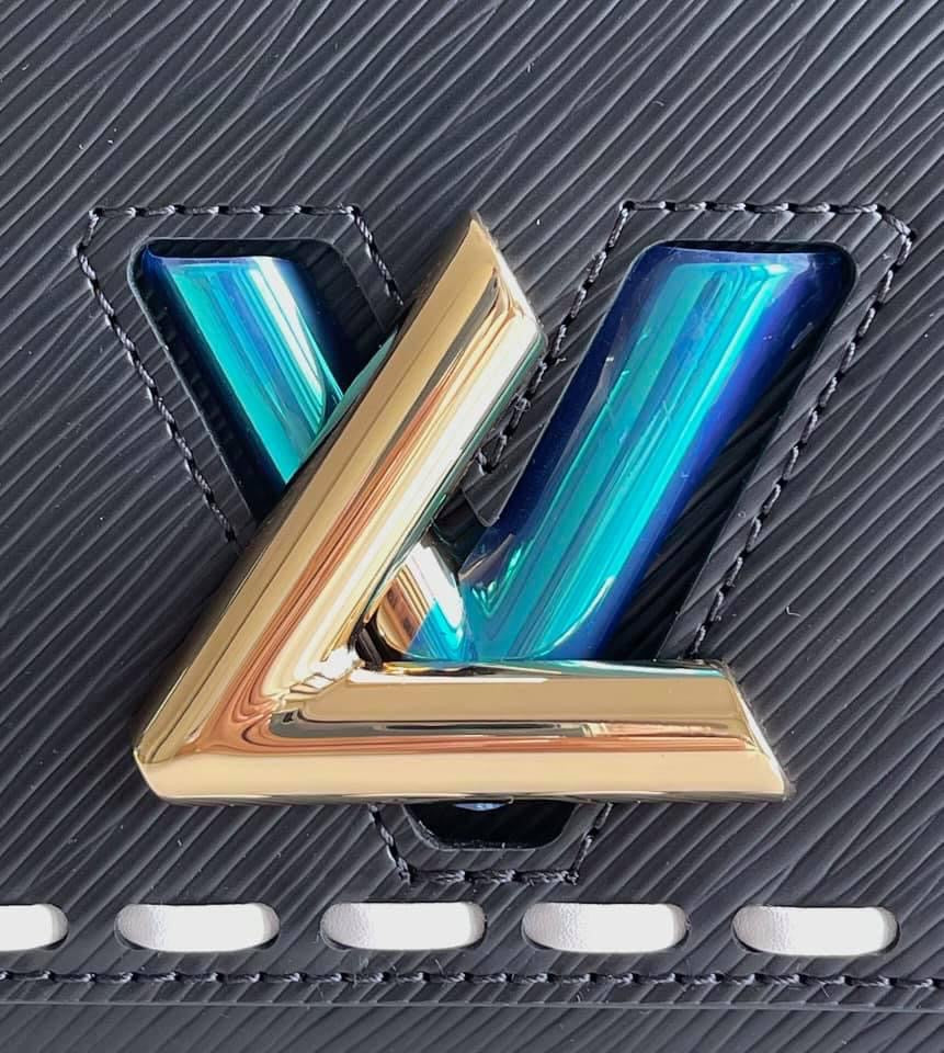 Louis Vuitton Twist Pm handhand