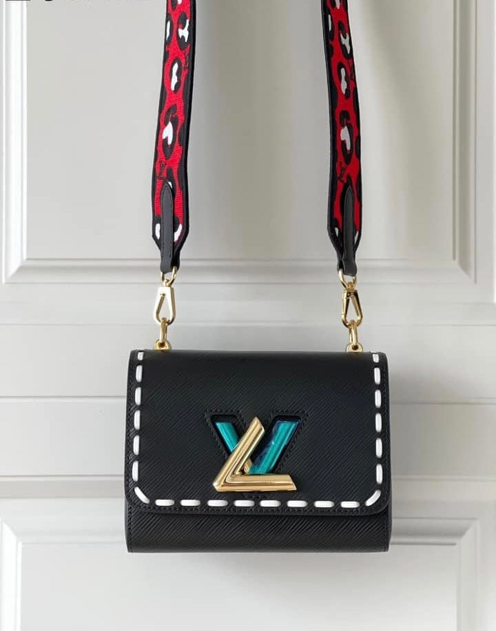 Louis Vuitton Twist Pm handhand