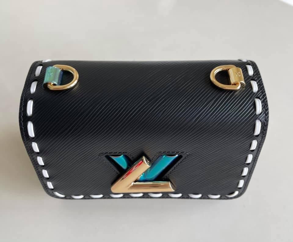 Louis Vuitton Twist Pm handhand