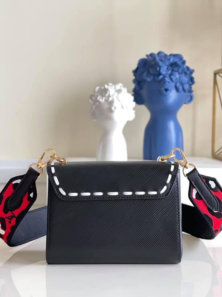 Louis Vuitton Twist Pm handhand